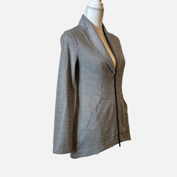 CAbi Drop-off Gray Zip Back Blazer Jacket - Picture 4 of 11